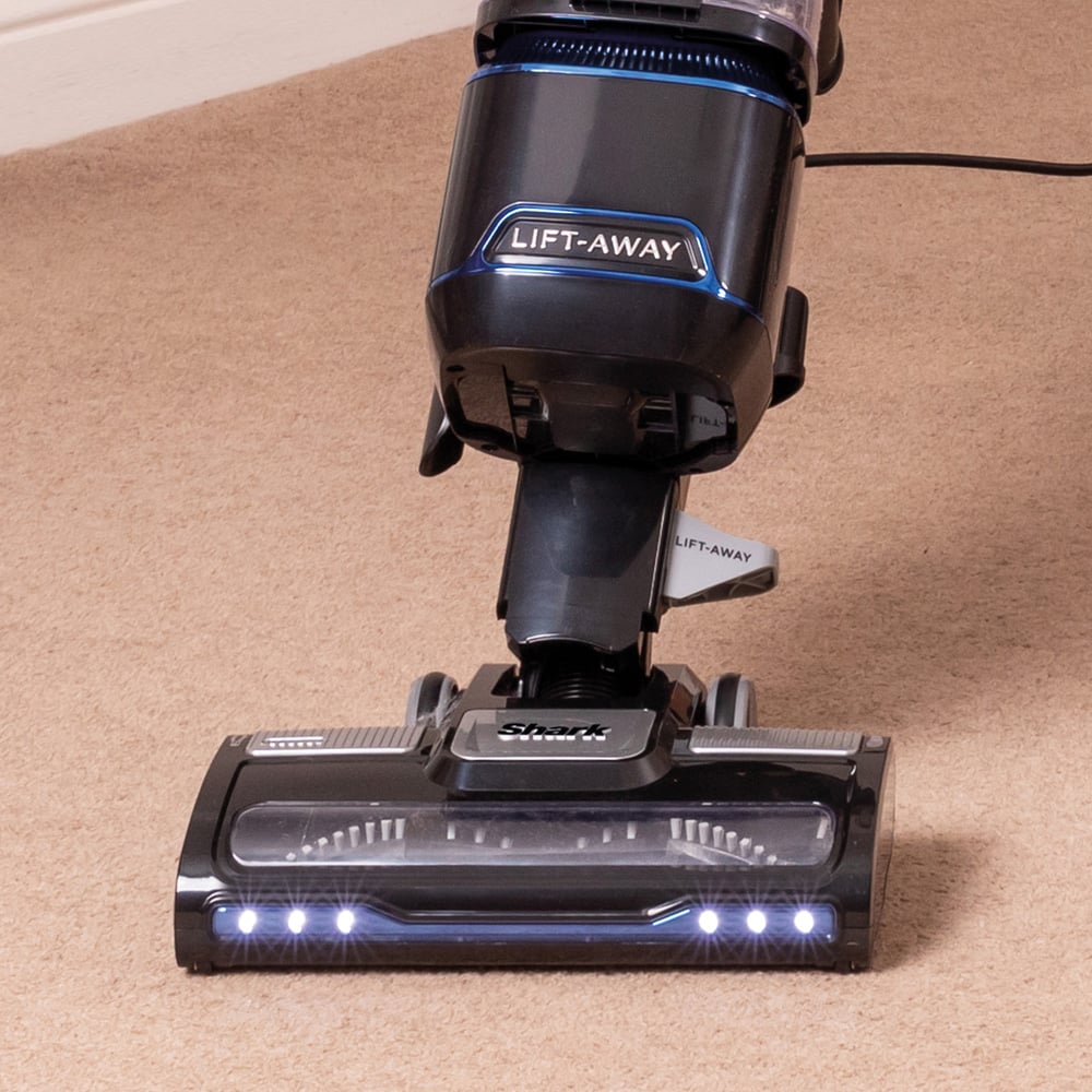 Shark NV602UK Black Lift Away Upright Vacuum Cleaner 750W