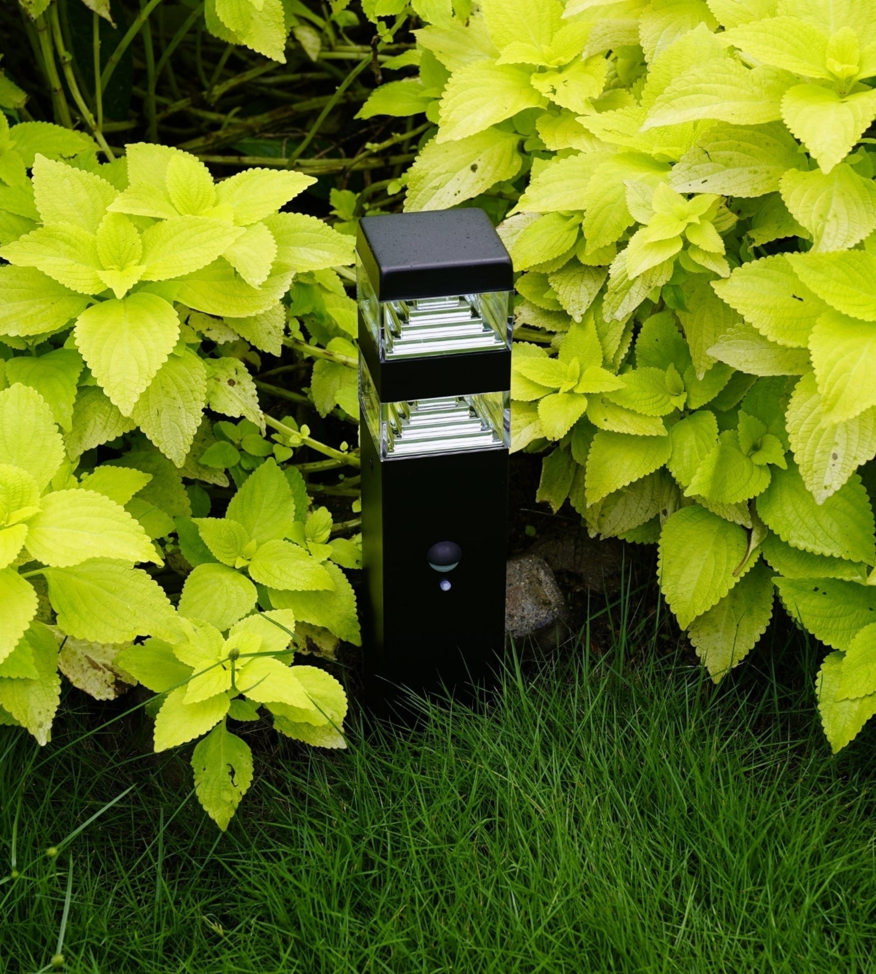 Borne Pyramide 1000 lumens avec détecteur